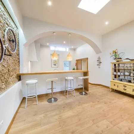 Sea-view In + Shared Pool Villa Quelfes