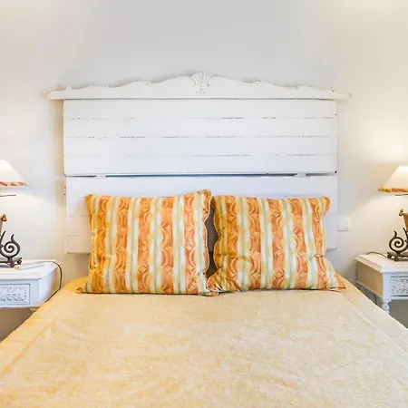 Sea-view In + Shared Pool Quelfes