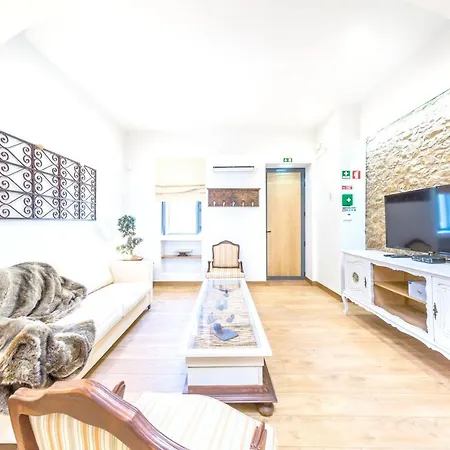 Sea-view In + Shared Pool Villa Quelfes