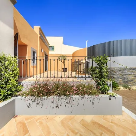 Sea-view In + Shared Pool