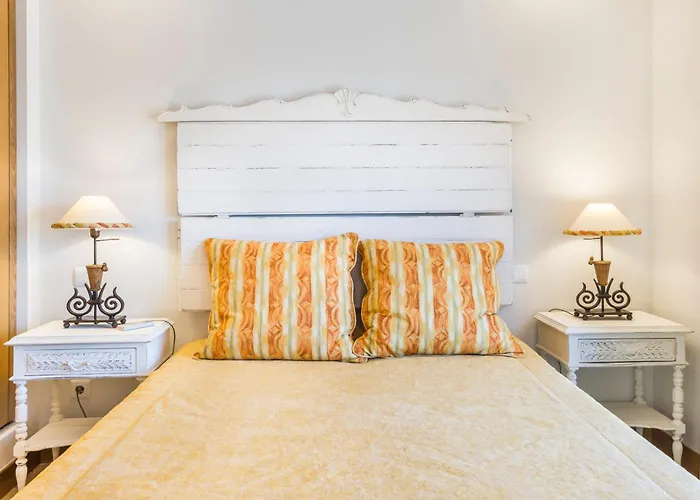 Sea-view In + Shared Pool Quelfes