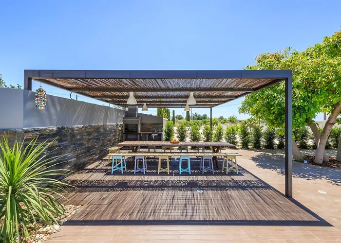 Sea-view In + Shared Pool ヴィラ Quelfes