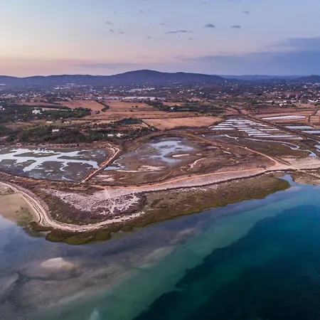 Sea-view In + Shared Pool 别墅